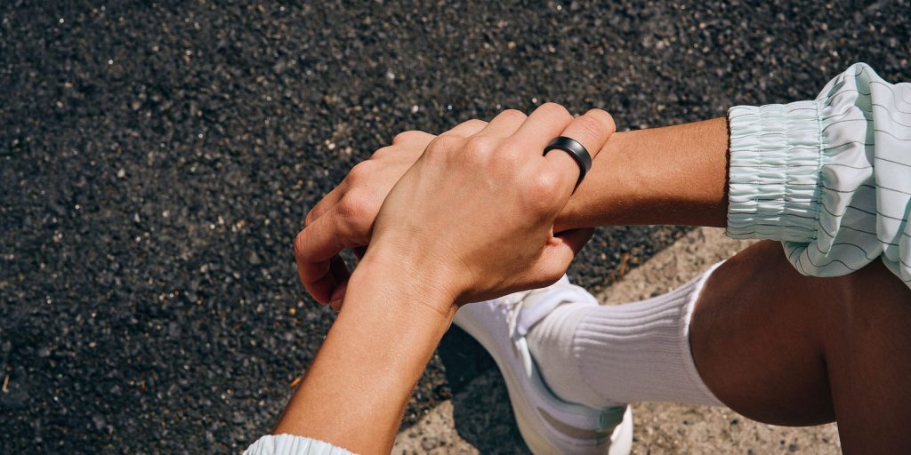 019-lifestyle-galaxy-ring-titaniumblack-running